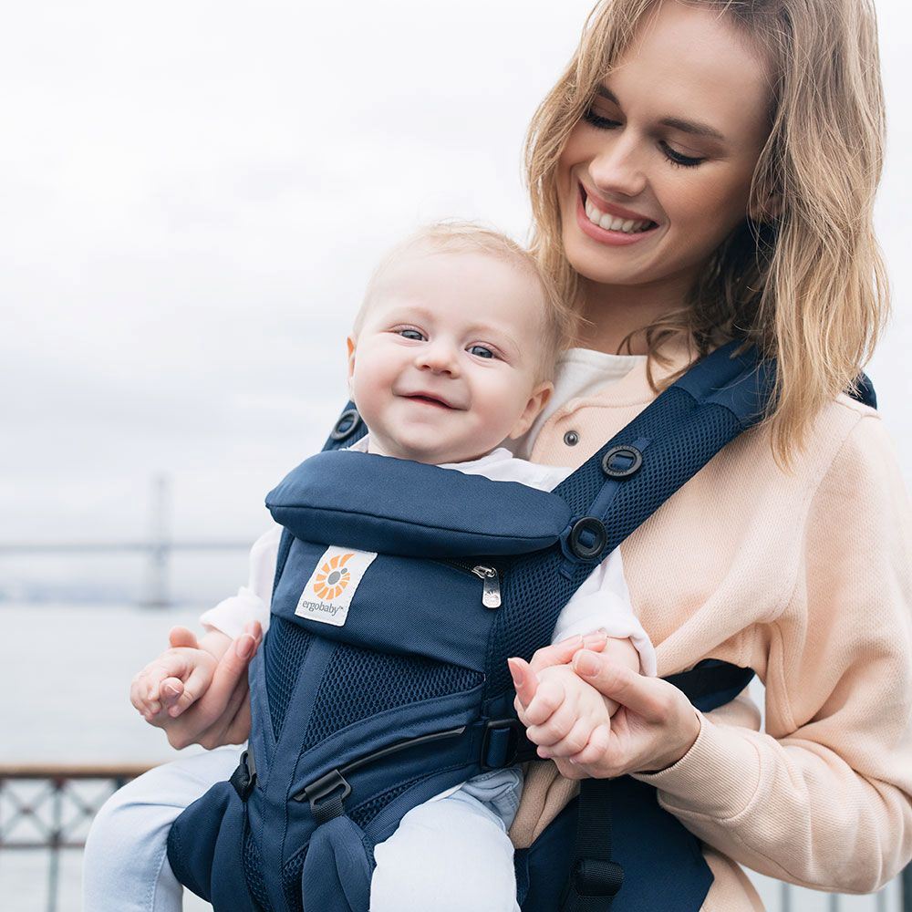 Porte Bébé - BreathBabyBag™ - Bleu Marine - Promenade bébé