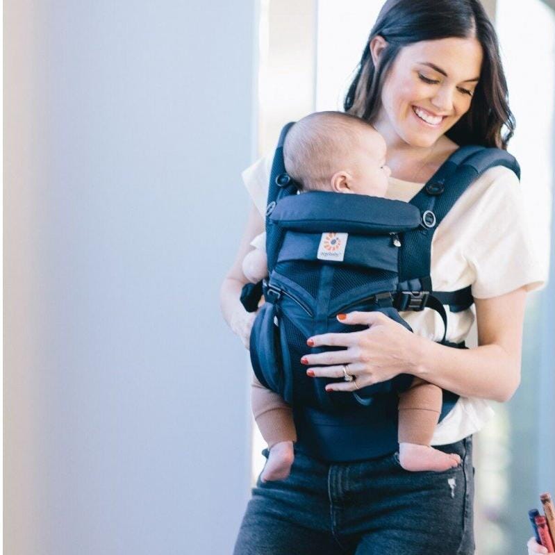 Porte Bébé - BreathBabyBag™ - Bleu Marine - Promenade bébé