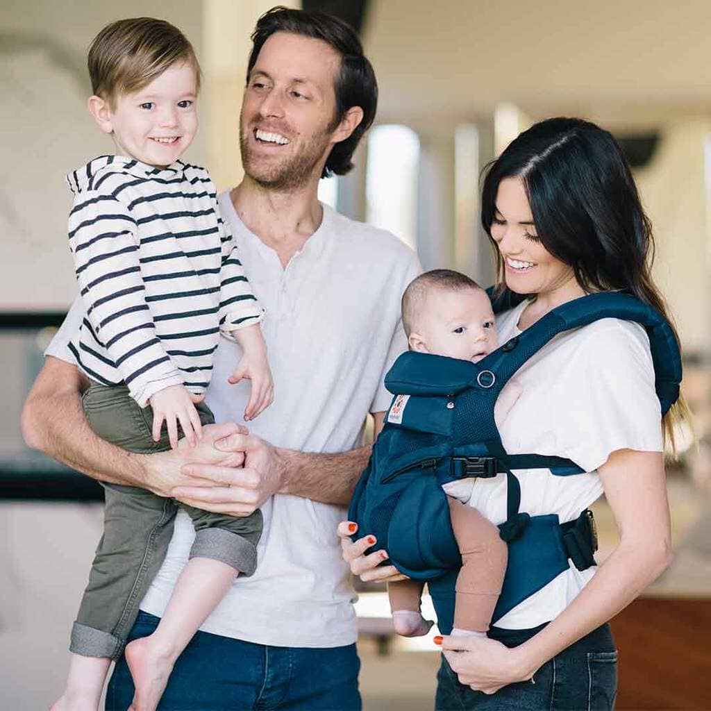 Porte Bébé - BreathBabyBag™ - Bleu Marine - Promenade bébé