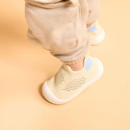 chaussure bebe a maille beige