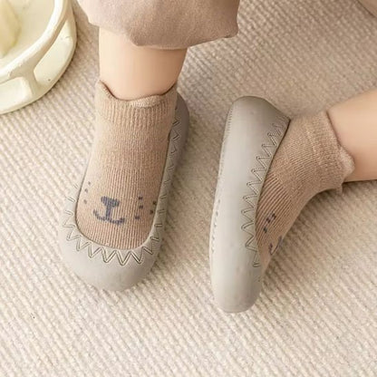 chaussure bebe café sur pieds