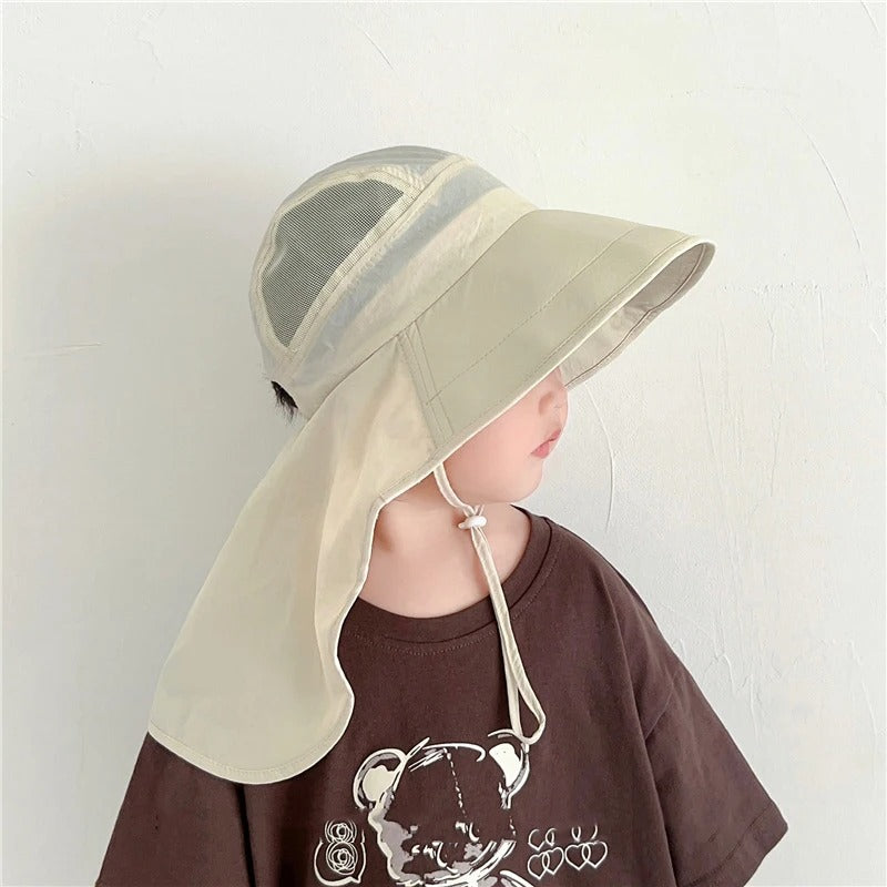 fille de profil portant chapeau bebe anti UV