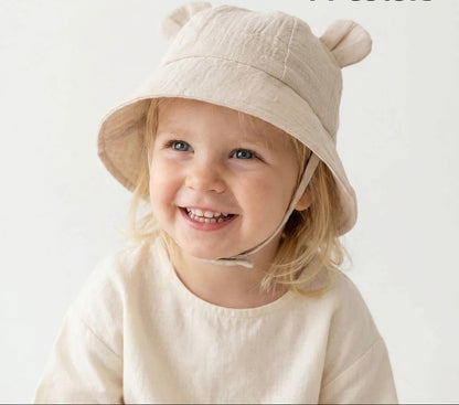 fille portant chapeau bebe beige