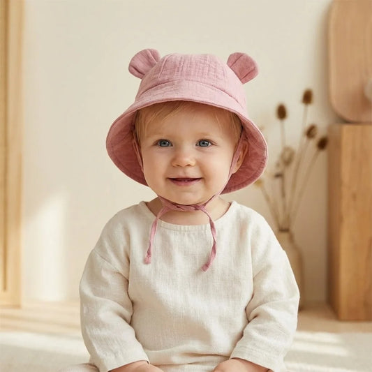 fille portant chapeau bebe rose