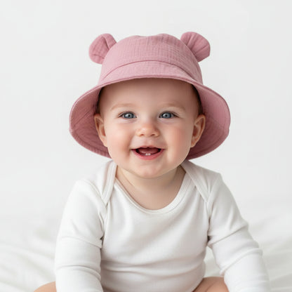 garçon portant chapeau bebe