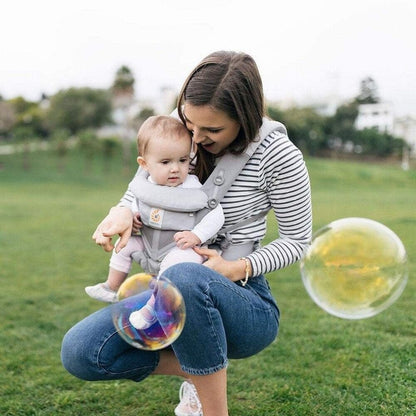 Porte Bébé - BreathBabyBag™ - Gris - Promenade bébé